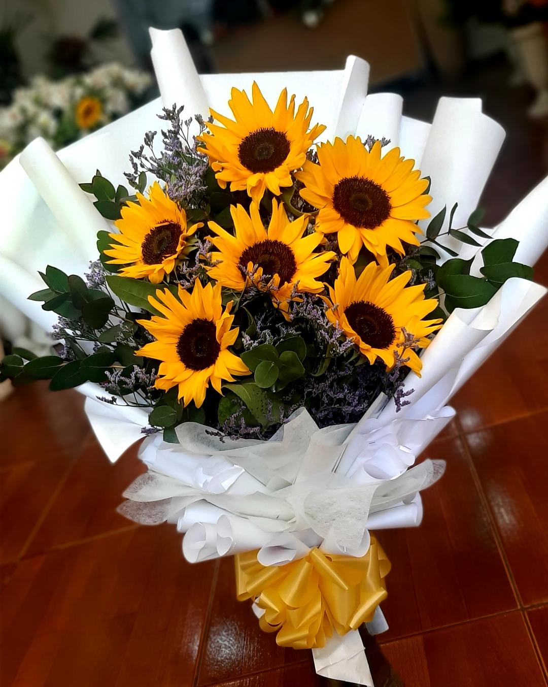 Envio y venta de flores ,rosas, plantas,arreglos florales ,regalos y desayunos a domicilio con delivery gratis en la Ciudad Autonoma de Buenos Aires y con costo de env�o en localidades del Gran Buenos Aires asi como delivery de flores y plantas a trav�s de florerias asociadas en todas las provincias de la Argentina, Buenos Aires, la Pampa, Tucuman, La Rioja, R�o Negro, Entre Rios, Corrientes, Misiones, Neuquen, Chubut, Tierra del Fuego, Santa Cruz, San Luis, Mendoza, Cordoba, Jujuy, Formosa, Santiago del Estero, Salta, Chaco, Catamarca ,San Juan, y ademas realizamos el delivery de flores ,coronas,palmas , plantas y regalos a todas las ciudades de Argentina, Mar del Plata, C�rdoba, Buenos Aires, con cargo en Santa Rosa, La Plata, Bella Vista, Neuquen, Pilar, Paran�, Posadas, Resistencia, Cipolleti y mas de 300 ciudades y localidades en todo el territorio de nuestro pa�s, asi como tambien tenemos la posibilidad de enviar flores a casi todo el mundo en cuestion de horas